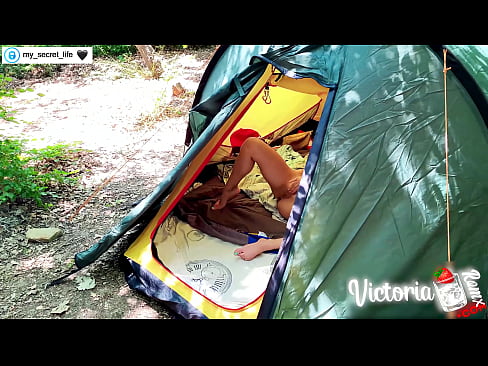 ❤️ Filmat a la càmera. Masturba apassionada de l'estrany en una tenda de campanya ☑ Vídeo porno al porno ca.seecamsus.top ☑